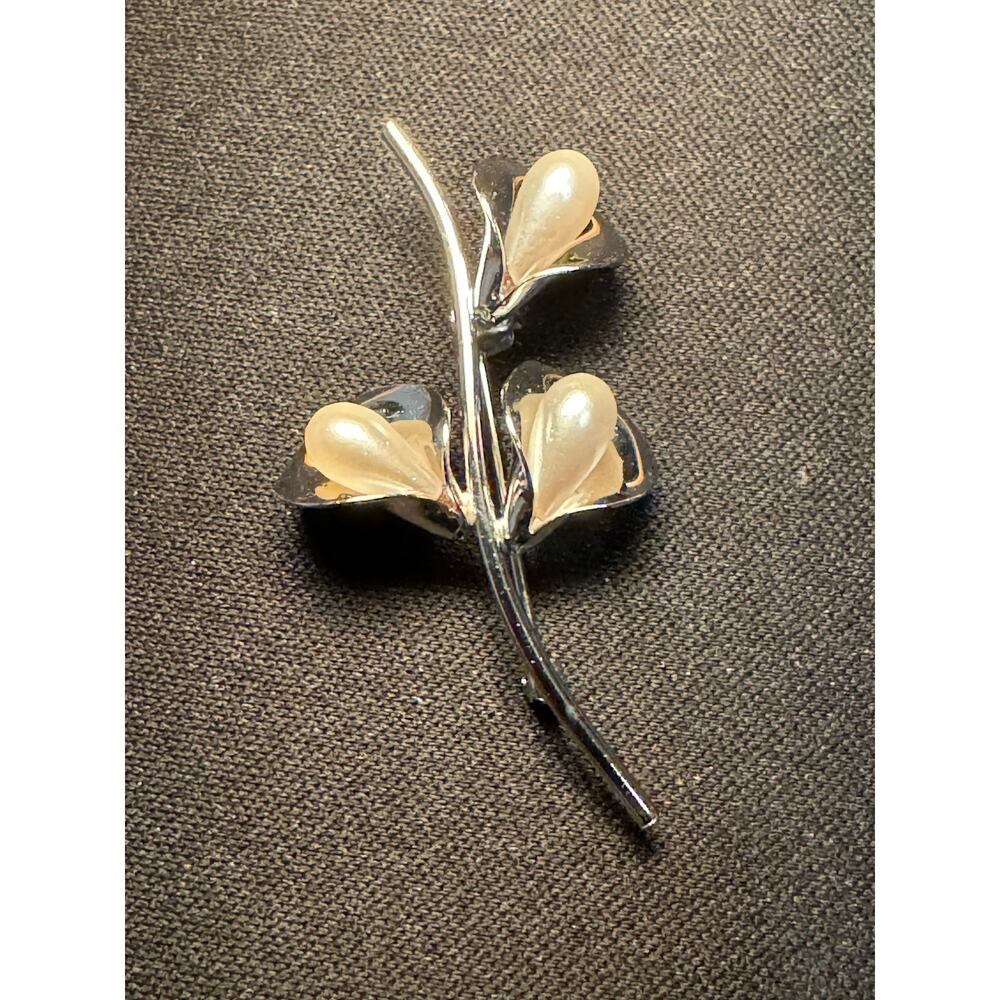 Beau Sterling 3 Tulips Faux Pearls Brooch